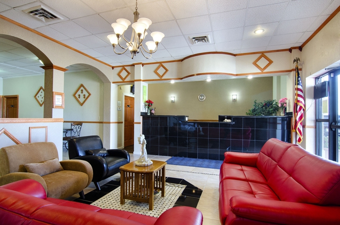 Imagen de los interiores del Hotel Knights Inn and Suites Emporia. Foto 12
