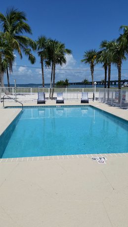 Imagen general del Hotel Knight\'s Key Suites. Foto 1