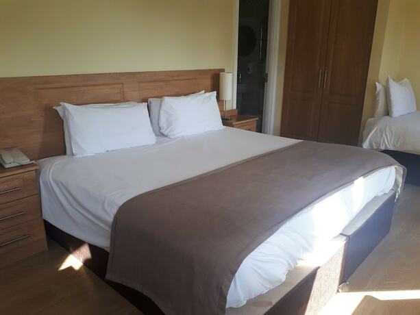 Imagen de la habitación del Hotel Knightsbrook Courtyard Houses. Foto 20