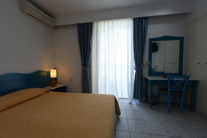 Imagen de la habitación del Hotel Knossos. Foto 14