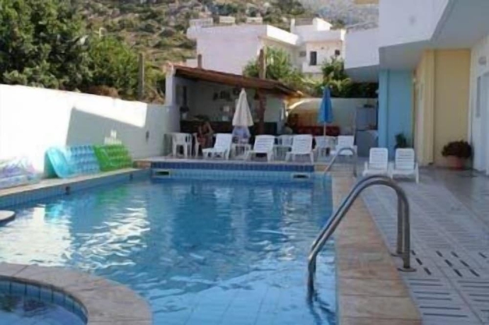 Imagen de la piscina del Hotel Knossos Studios. Foto 11