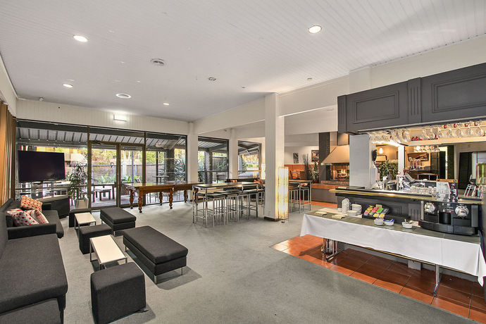 Imagen de los interiores del Hotel Knox International and Apartments. Foto 14