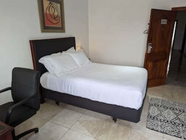 Imagen de la habitación del Hotel KoKo Palm Inn, Accra. Foto 12
