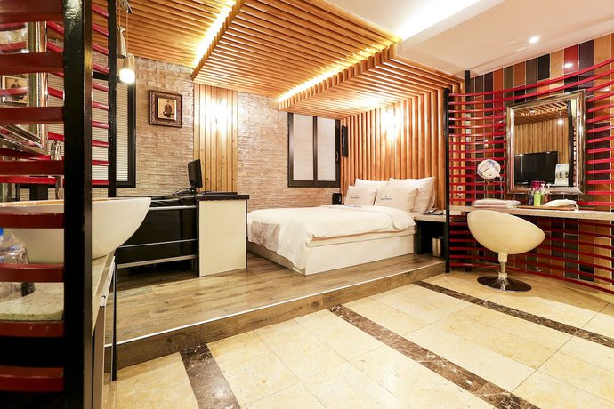 Imagen de la habitación del Hotel Koam Tourist. Foto 13