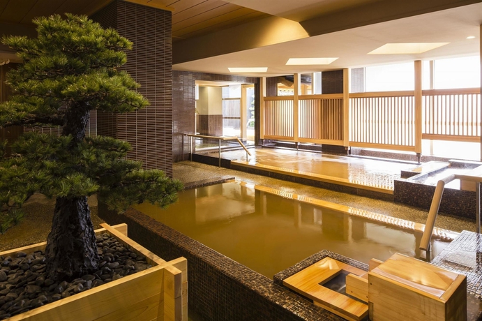 Imagen de la piscina del Hotel Kobe Bay Sheraton and Towers. Foto 16