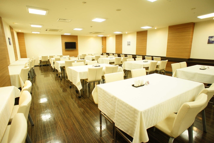 Imagen del bar/restaurante del Hotel Kobe Plaza. Foto 2