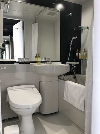 Imagen de la habitación del Hotel Kobe Plaza West. Foto 17