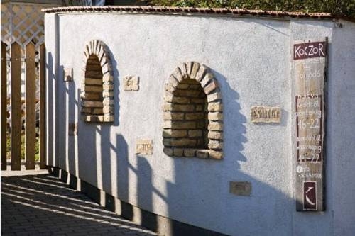 Imagen general del Hotel Koczor Pinc&eacute;szet Y Vend&eacute;gfogad&oacute;. Foto 11