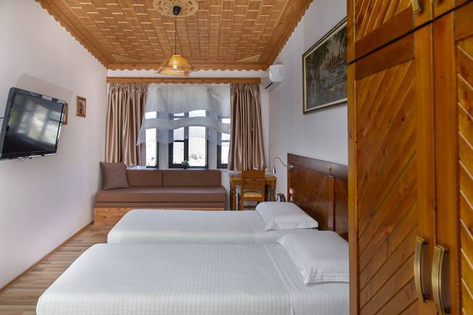 Imagen de la habitación del Hotel Kodra. Foto 13