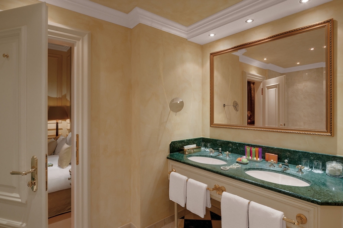 Imagen de la habitación del Hotel Koenigshof, A Luxury Collection, Munich. Foto 11