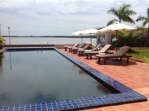 Imagen de la piscina del Hotel Koh Kong Bay Hotel. Foto 16