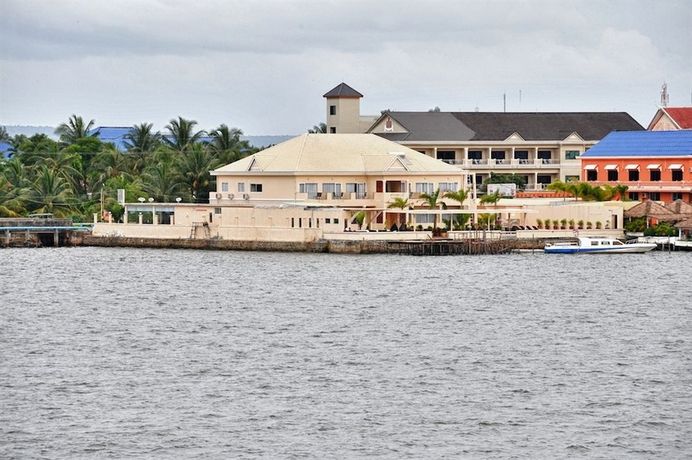 Imagen de los exteriores del Hotel Koh Kong Bay Hotel. Foto 13