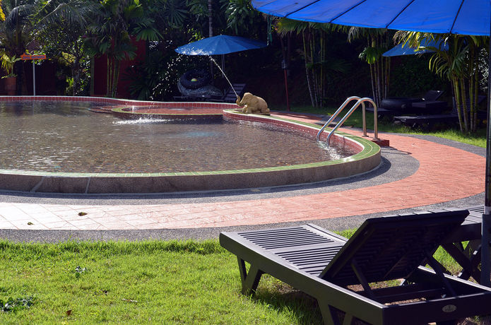 Imagen de la piscina del Hotel Koh Mak Buri Hut Natural Resort. Foto 9