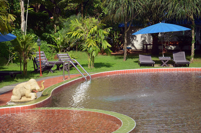 Imagen de la piscina del Hotel Koh Mak Buri Hut Natural Resort. Foto 10