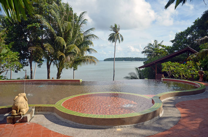 Imagen de la piscina del Hotel Koh Mak Buri Hut Natural Resort. Foto 11