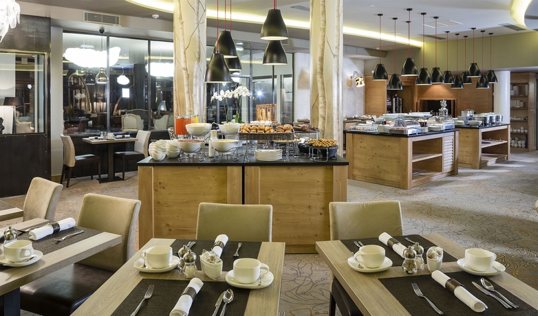 Imagen del bar/restaurante del Hotel Koh-i Nor. Foto 4