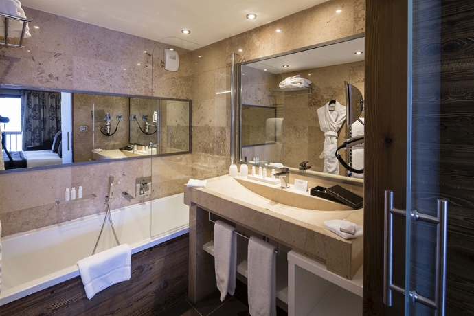 Imagen de la habitación del Hotel Koh-i Nor. Foto 6