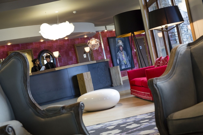 Imagen de los interiores del Hotel Koh-i Nor. Foto 12