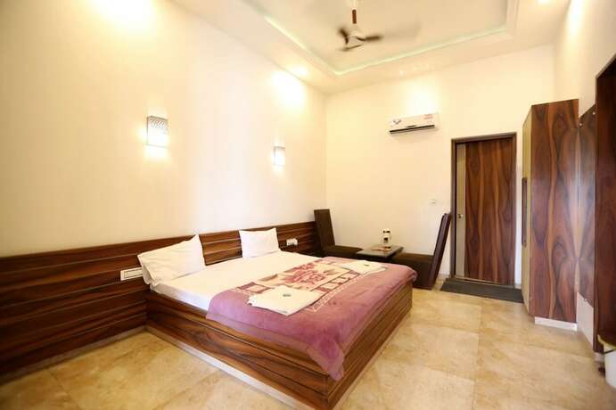 Imagen de la habitación del Hotel Kohinoor Palace, Faizabad. Foto 19