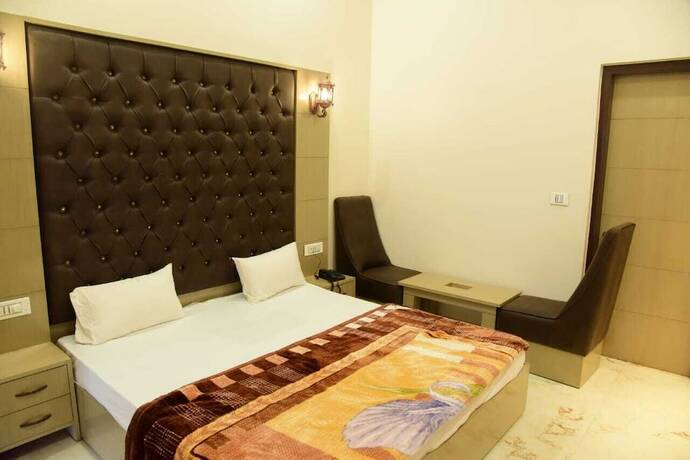 Imagen de la habitación del Hotel Kohinoor Palace, Faizabad. Foto 20