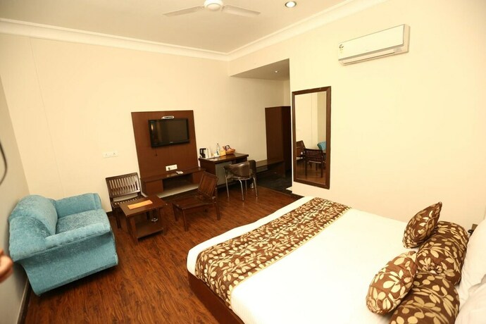 Imagen de la habitación del Hotel Kohinoor Palace, Ludhiana. Foto 23