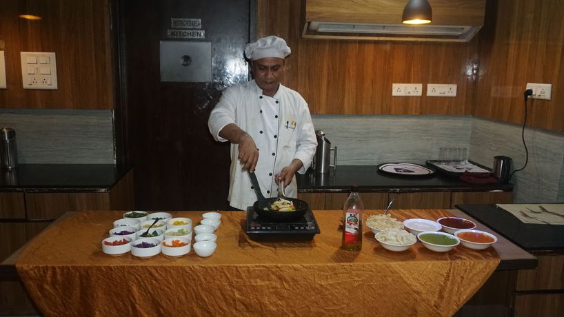 Imagen de la habitación del Hotel Kohinoor Plaza, Ahmedabad. Foto 10