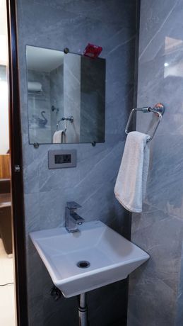 Imagen de los interiores del Hotel Kohinoor Plaza, Ahmedabad. Foto 17