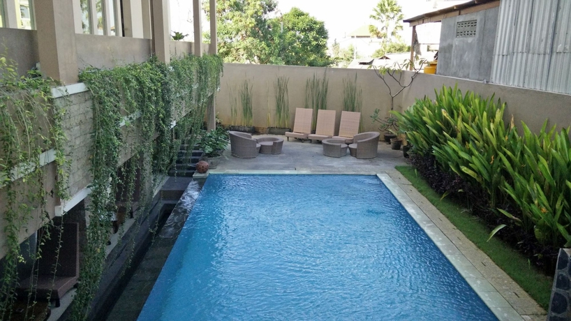 Imagen de la piscina del Hotel Koi and Residence. Foto 16