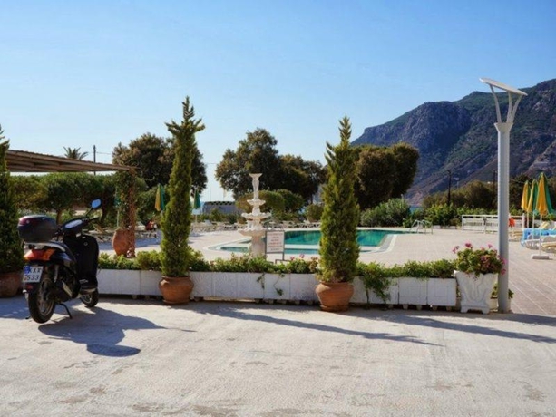 Imagen de los exteriores del Hotel Kokalakis. Foto 6