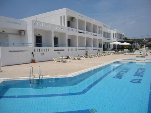 Imagen de la piscina del Hotel Kokalakis. Foto 8