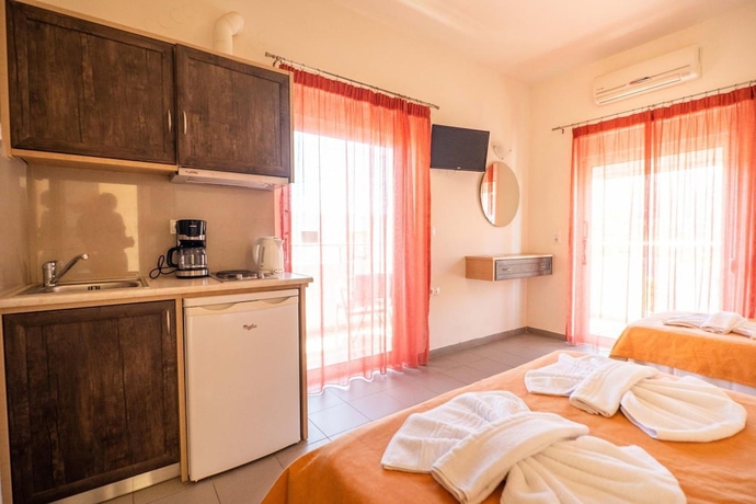 Imagen de la habitación del Hotel Kokalas Resort. Foto 7