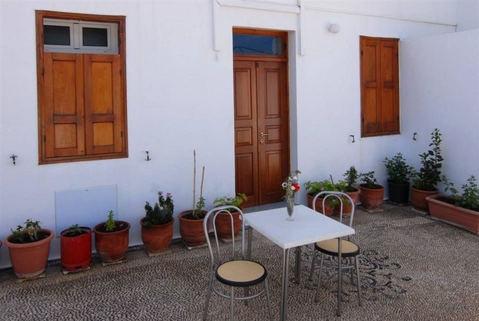 Imagen de los exteriores del Hotel Koki Studios. Foto 4