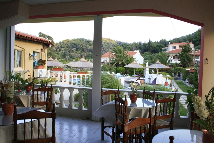 Imagen del bar/restaurante del Hotel Kokkari Beach. Foto 2
