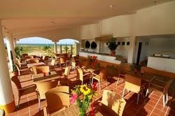 Imagen del bar/restaurante del Hotel Kokobay. Foto 2