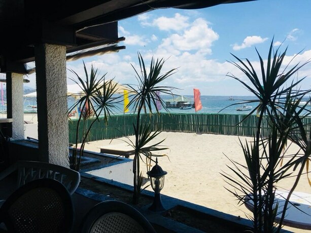 Imagen de los exteriores del Hotel Kokomos Beach Resort. Foto 20