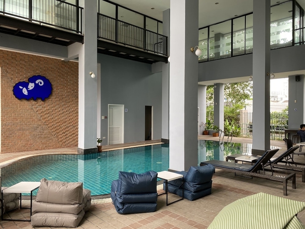 Imagen de la piscina del Hotel Kokotel Bangkok Dheva Thonglor. Foto 19