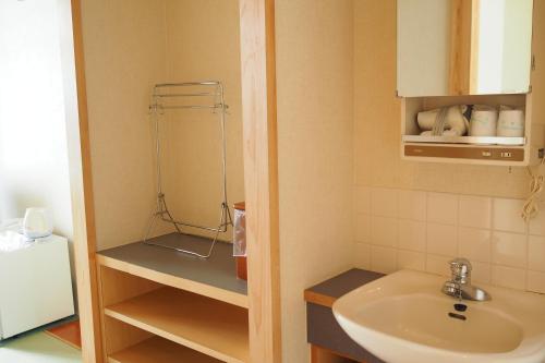 Imagen de la habitación del Hotel Kokuminshukusha Shodoshima. Foto 8