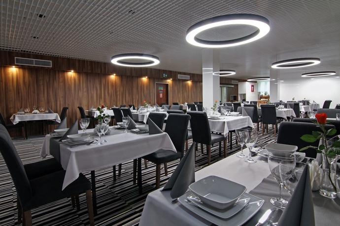 Imagen del bar/restaurante del Hotel Kolejarz Best For You. Foto 5