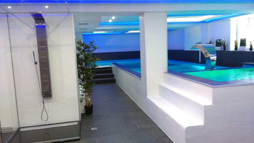 Imagen de la piscina del Hotel Kolejarz Best For You. Foto 15