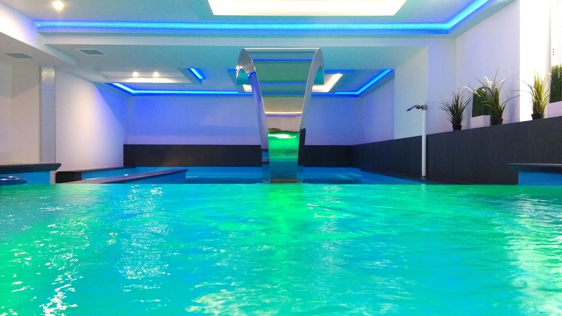 Imagen de la piscina del Hotel Kolejarz Best For You. Foto 17