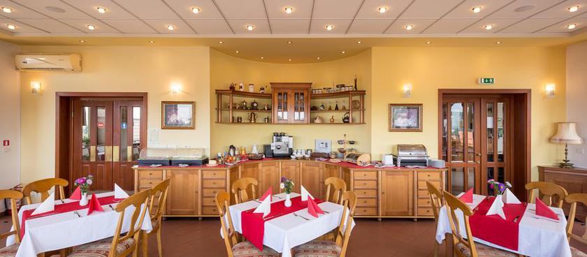 Imagen del bar/restaurante del Hotel Kolping, Brasov. Foto 2