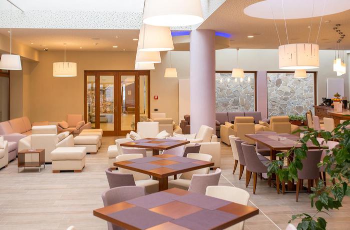 Imagen del bar/restaurante del Hotel Kolping, Brasov. Foto 4