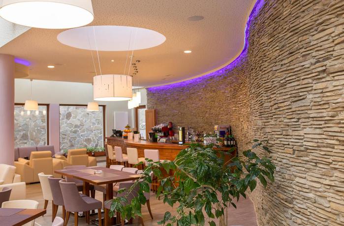 Imagen del bar/restaurante del Hotel Kolping, Brasov. Foto 5