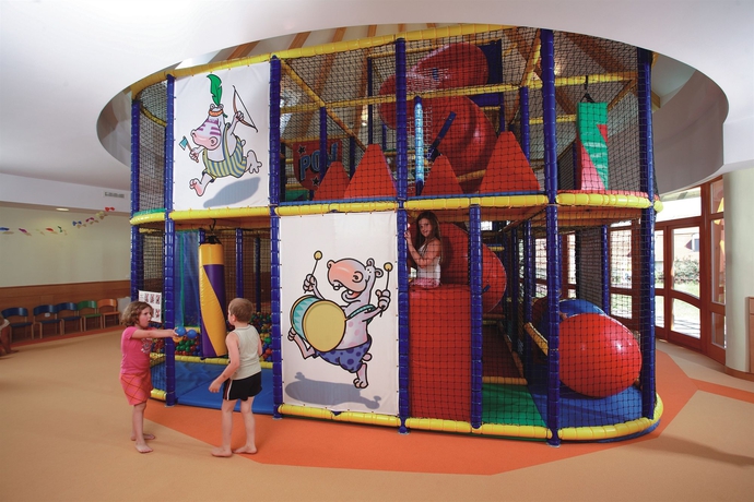 Imagen de los interiores del Hotel Kolping Spa and Family Resort. Foto 10