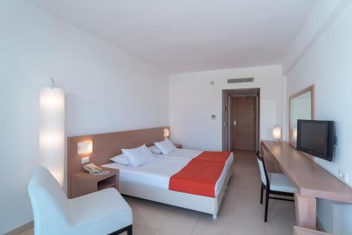 Imagen de la habitación del Hotel Kolymbia Beach by Atlantica. Foto 15