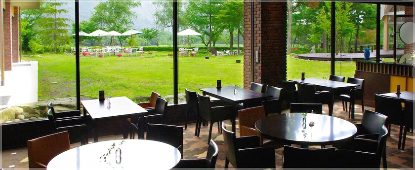 Imagen del bar/restaurante del Hotel Komagane Kogen Resort Linx. Foto 6