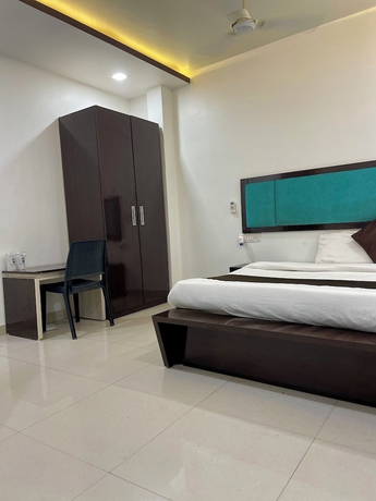 Imagen de la habitación del Hotel Komal Palace. Foto 9