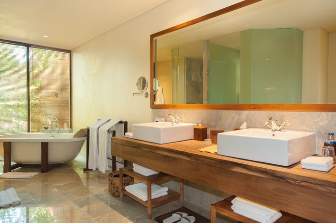 Imagen de la habitación del Hotel Komaneka At Tanggayuda. Foto 7