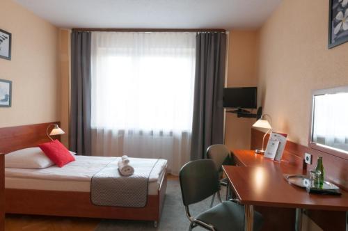 Imagen de la habitación del Hotel Komes. Foto 5