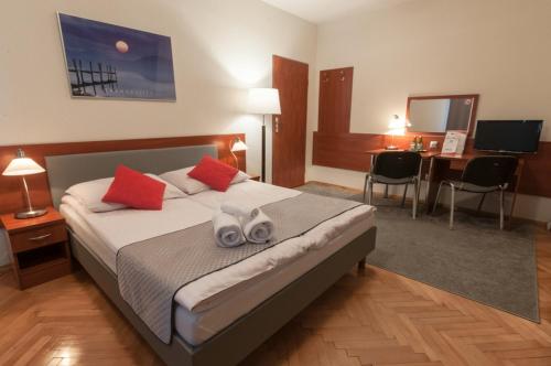 Imagen de la habitación del Hotel Komes. Foto 8
